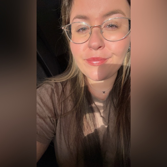 Meet your Posher, Stéphanie - Picture 1 of 3